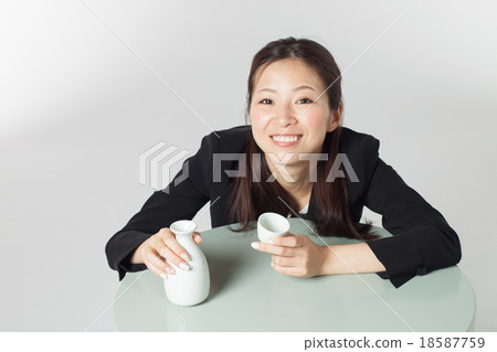 女性新年假期 女性新年假期 18587759