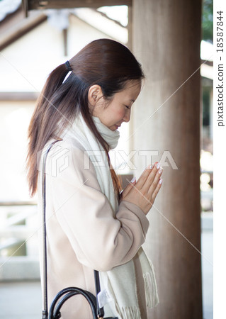 女性新年假期 18587844