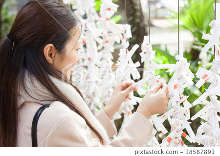 Female New Year's Holiday 18587891
