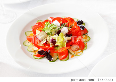 fresh salad 18588283