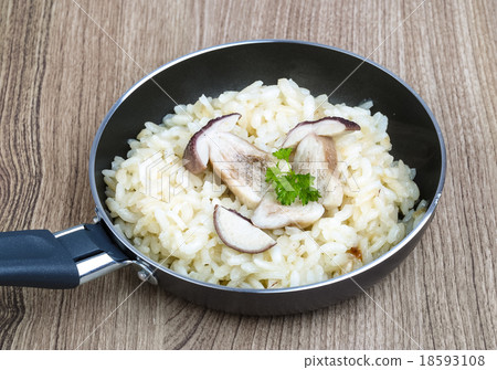 Mushroom risotto 18593108