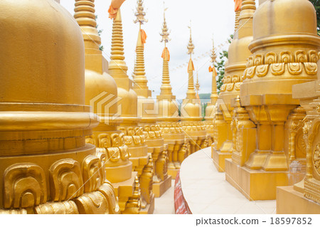Golden pagoda in Wat Pa Sawang Boon, Thailand 18597852
