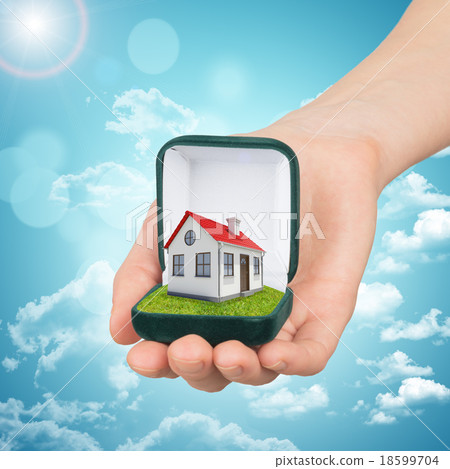 Empty ring box with house in womans hand Empty ring box with house in womans hand 18599704