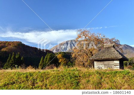 A cottage hut 18601140
