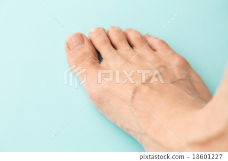 Male foot 18601227