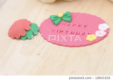 Gum paste made from sugar for decorating pastry 18601826
