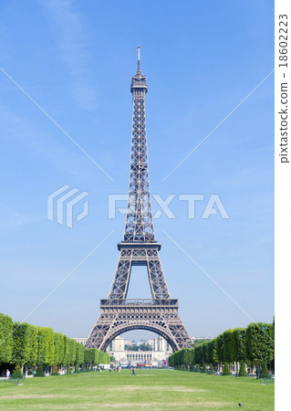 Eiffel Tower in Paris, Front Vertical 18602223