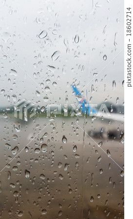 Raindrops on window glass 18602714