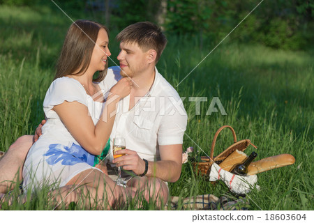 Young couple at a picnic in a city park 18603604