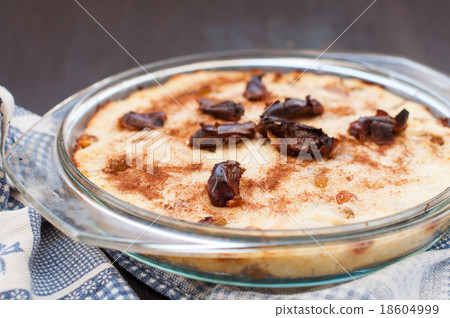 Casserole of cottage cheese with raisins, dates 18604999