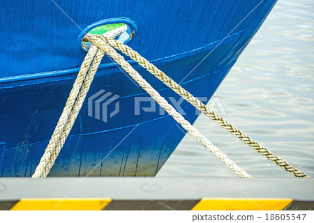 Mooring line of a trawler 18605547