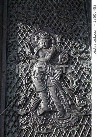 言語菩薩的燈籠 18606482