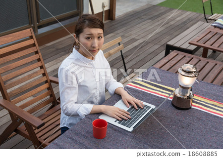 Girls wearing white shirt business 18608885