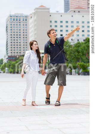 Couple asian girl and caucasian man tourist smile 18610302