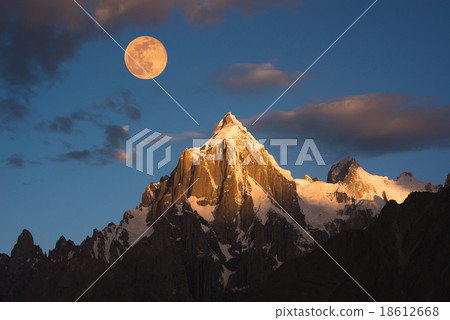 Morning sunrise over Paiyu peak, Pakistan 18612668
