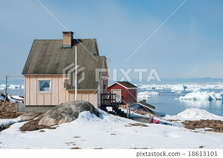 Traditional houses in Greenland 18613101