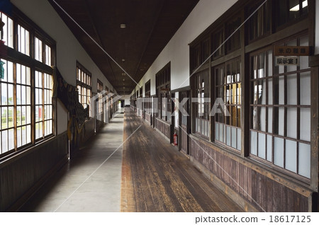 Old Uwa Elementary School 18617125