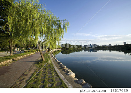 Ohori Park in the morning 18617689