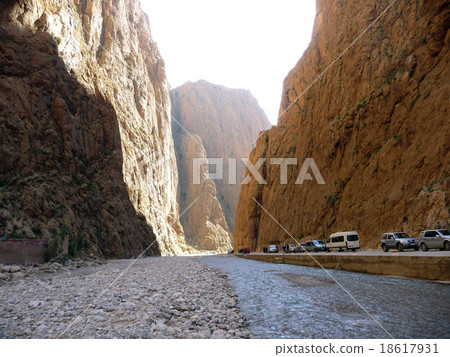 Todra Canyon 18617931