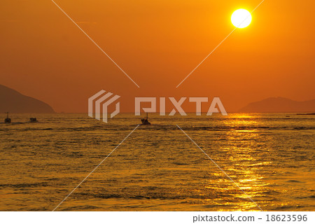 Early morning sea and sky Early morning sea and sky 18623596