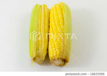 Grains of ripe corn on white background Grains of ripe corn on white background 18625090