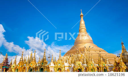 Shwedagon pagoda in Yagon, Myanmar Shwedagon pagoda in Yagon, Myanmar 18625196