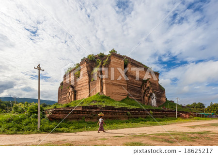 Ruined Mingun pagoda Unfinished pagoda in Myanmar. 18625217