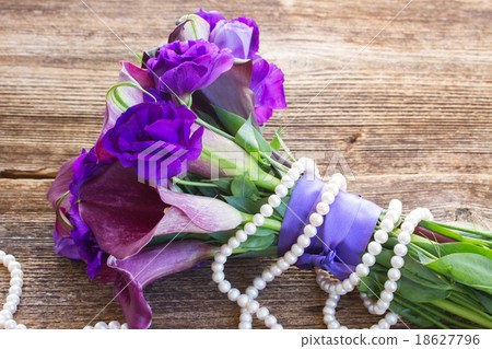 Calla lilly and eustoma flowers 18627796