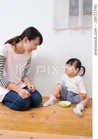 Snack time Snack time 18632340