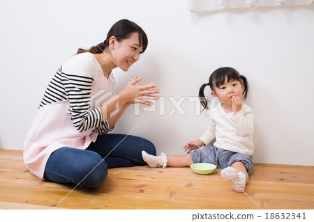 Snack time Snack time 18632341