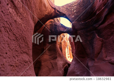 Slot canyon 18632981