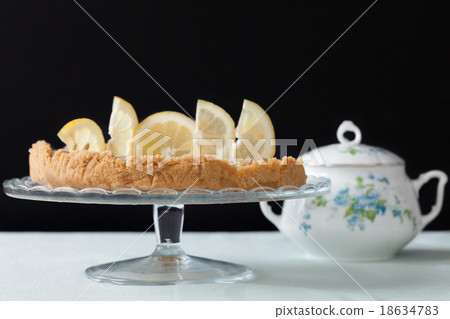 Cake Stand With Lemons Tart 18634783