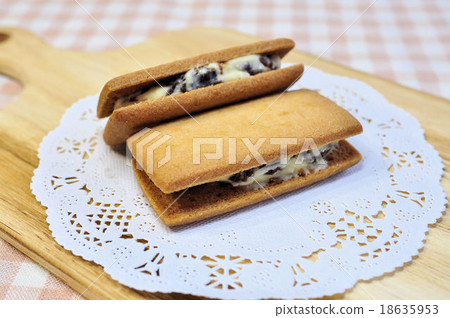 Raisin sandwich Raisin sandwich 18635953