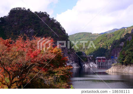 Hyuga kami dam of autumn leaves 18638111