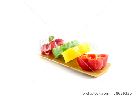 Slice the Three color of bell pepper in placing stacked. Slice the Three color of bell pepper in placing stacked. 18639339