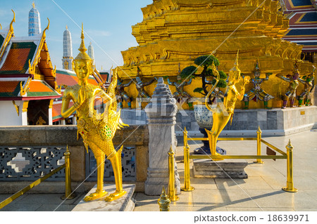 Kinnara from the famous emerald temple Bangkok, Thailand Kinnara from the famous emerald temple Bangkok, Thailand 18639971