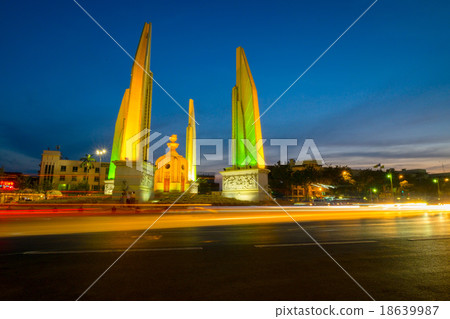 Democracy monument of Bangkok, Thailand shot at dusk 18639987