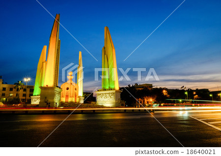 Democracy monument of Bangkok, Thailand shot at dusk 18640021