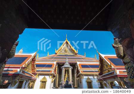 The famous royal emerald temple from Bangkok The famous royal emerald temple from Bangkok 18640049