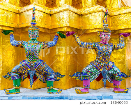 Giants from the famous emerald temple from Bangkok, Thailand 18640063