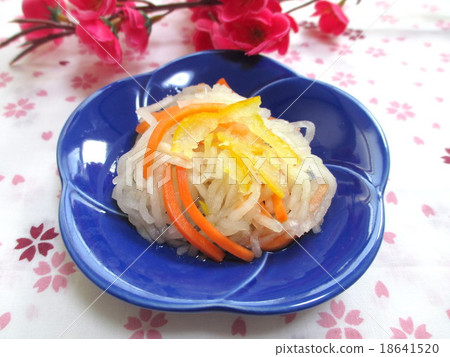 We are having New Year's cooking. We are having New Year's cooking. 18641520