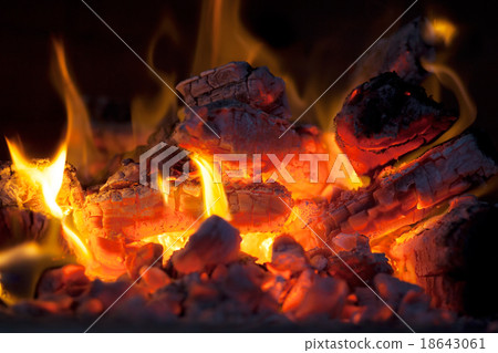 burning wood 18643061