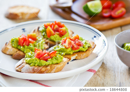 Crostini with avocado and tomato Crostini with avocado and tomato 18644808