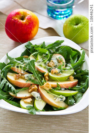 Apple with Blue cheese and Rocket salad 18646241