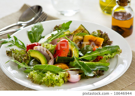 Avocado with Grilled vegetable salad 18646944