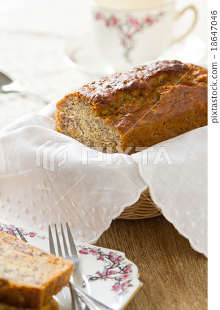 Banana loaf cake 18647046