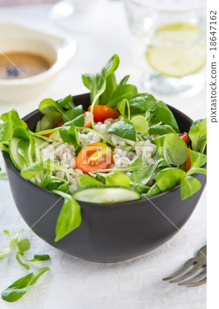 Beef lettuce with Job's tear salad Beef lettuce with Job's tear salad 18647162