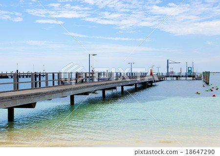 在羅特尼島,澳大利亞的碼頭 在羅特尼島,澳大利亞的碼頭 18647290