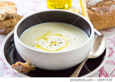 Cauliflower soup Cauliflower soup 18647339
