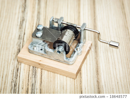 Old little music box on the wooden background 18648577